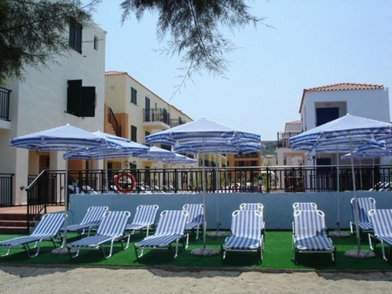 Margarita Beach Hotel Agia Marina  Exterior photo
